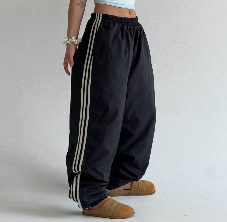 Штани спортивні жіночі з лампасами oversize, якісна плащівка Канада м. 4261 (р: 42-48) №822353 - 